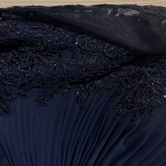 Beautiful Mother of the Bride Dress - Picture 2 of 4